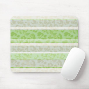 Leopardendruck auf gestreiftem Hintergrund. Mousepad