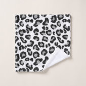 Leopardendruck in Schwarz und Weiß mit Grau / Grau Badhandtuch Set (Waschlappen)