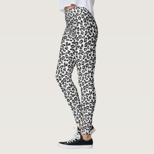 Leopardendruck in Schwarz und Weiß mit Grau / Grau Leggings (Links)