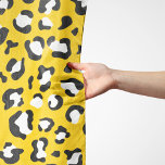 Leopardendrucke, Leoparden, Gelbleopard Schal<br><div class="desc">Elegantes,  stilvolles und raffiniertes Leopardenmuster in gelber Farbe. Modernes und trendiges Geschenk,  perfekt für den Liebhaber von Tierdrucken in Ihrem Leben.</div>