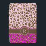 Leopardendruckpink, braun, Monogramm, ipad cover<br><div class="desc">Ein einzigartiger Leopardruckskoffer in hellrosa und kontrastbraunen Tönen. Ein perfektes Geschenk für ein Teenager oder eine modische Frau. Personalisieren Sie diesen Artikel mit der ersten Ihrer Wahl. Dieses Beispiel lautet: R. Dieser ursprüngliche Fall wurde von Sarah Trett entworfen.</div>