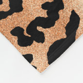 Leopardenhaut. Stilvolles Bluse-Design mit Leopard Fleecedecke (Ecke)