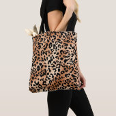 Leopardenhaut. Stilvolles Bluse-Design mit Leopard Tasche (Von Nahem)