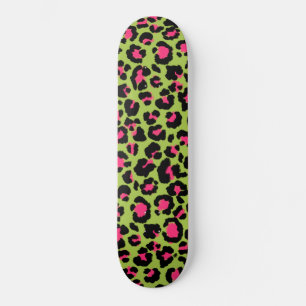Leopardenmuster in Himbeer auf Limettengrün Skateboard