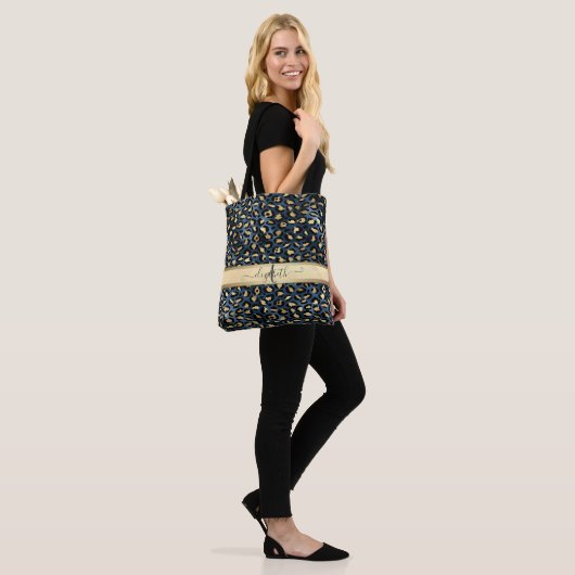 Leopardenmuster Schwarz Bronze Monogramm Tasche (Am Model)