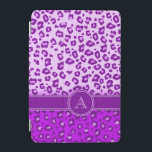 Leopardenprint lila Monogramm-Piktoabdeckung iPad Mini Hülle<br><div class="desc">Ein einzigartiger leopartiger Monogrammkoffer in lila und kontrastreichen,  hellen lila Farbtönen. Ein perfektes Geschenk für ein Teenager oder eine modische Frau. Personalisieren Sie diesen Artikel mit der ersten Ihrer Wahl. Dieses Beispiel lautet: A. Dieser ursprüngliche Fall wurde von Sarah Trett entworfen.</div>