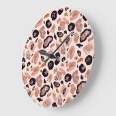 Leopardenprint, nahtlos, beige Hintergrund. Große Wanduhr (Winkel)
