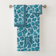 Leopardprint und Monogramm in blauen Tönen