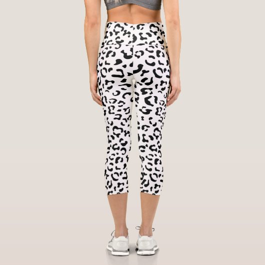 Leopardrucke, Leoparden, Schwarz und Weiß Capri Leggings (Rückseite)