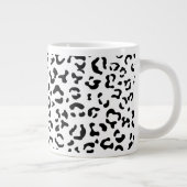 Leopardrucke, Leoparden, Schwarz und Weiß Jumbo-Tasse (Rechts)