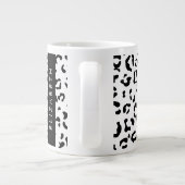 Leopardrucke, Spots, Schwarzweiß, Ihr Name Jumbo-Tasse (Rückseite)