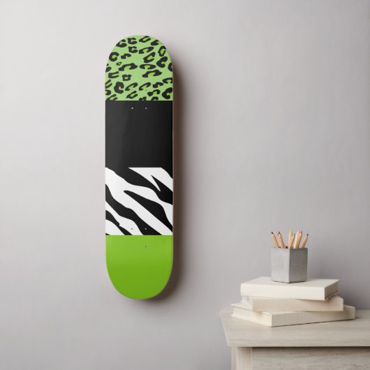 Leopardrucke, Zebra Print, Tierdruck, grün Skateboard (Wandkunst)
