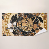 leopard's head surrounded by orchids, gold chain a badehandtuch (Badehandtuch)