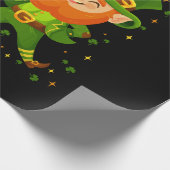 Leprechaun Drinking Beer St. Patrick's Day Geschenkpapier (Ecke)