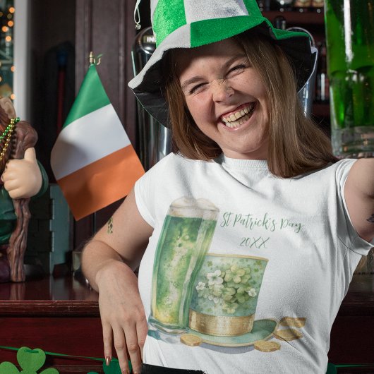Leprechaun Hat mit Grünem Bier am St. Patrick's Da T-Shirt