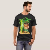 Leprechaun Hawaiian Surfing St Patricks Day Men T-Shirt (Vorne ganz)