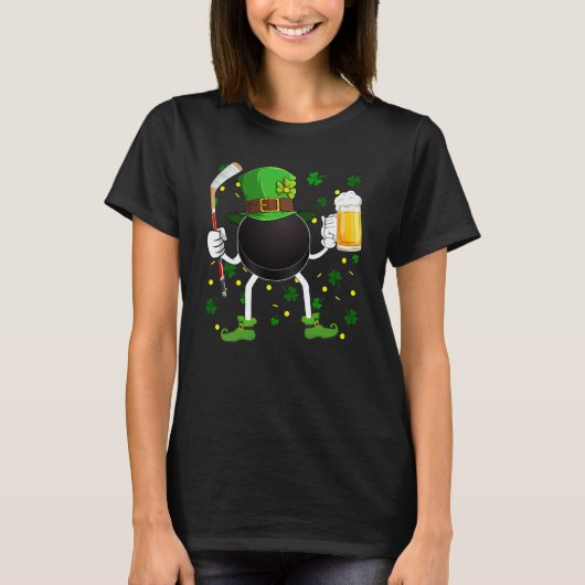 Leprechaun Hockey Puck Stick & Glass Of Beer St Pa T-Shirt (Vorderseite)