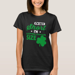Leprechaun Kurz Person St Patricks Day Drinks T-Shirt
