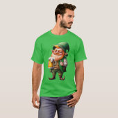 Leprechaun mit Bierbrauerei am St. Patrick's Day T-Shirt (Vorne ganz)