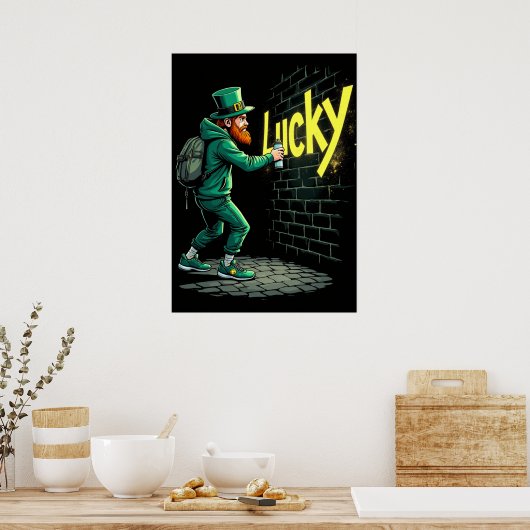 Leprechaun pfropft eine Wand mit dem Wort "Lucky" Poster (Küche)
