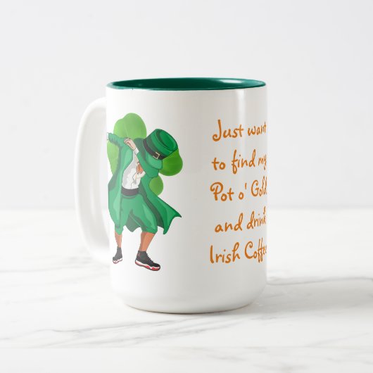 Leprechaun Pot o'Gold Rainbow Irish Coffee Zweifarbige Tasse (Vorderseite Links)
