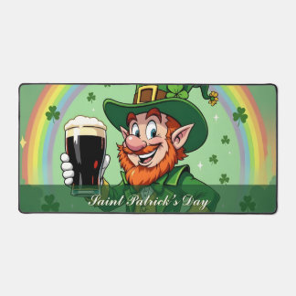 Leprechauns Jubel unter dem Regenbogen Schreibtischunterlage