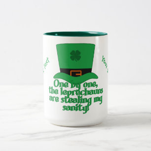 Leprechauns Stealing Sanity-Tasse Zweifarbige Tasse