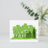 Leprechaun's Top Hat Lying im Bereich der Kleeblät Postkarte (Stehend Vorderseite)