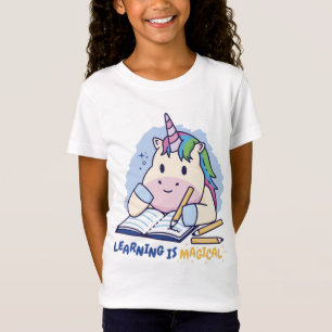 Lernendes Einhorn, das T-Shirt-Design studiert T-Shirt