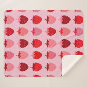 Les Fraises 01 Rosa und Rot Preppy Erdbeeren Sherpadecke (Vorderseite (Horizontal))