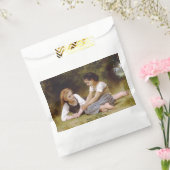 Les Noisettes: Junge Mädchen sammeln Haselnüsse Geschenktütchen (Versiegelt)