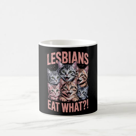 Lesben essen, was die lustige Katze Lesbian LGBTQ Kaffeetasse (Mittel)