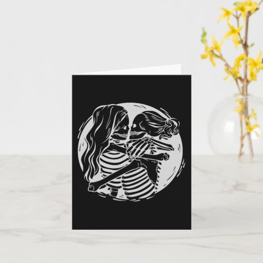 Lesbian Couple Lgbtq Pride Skeletons Kissing Valen Karte (Gelbe Blume)