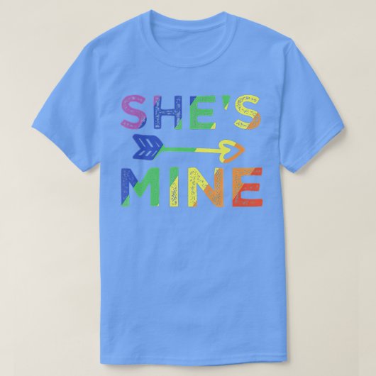 Lesbian Couple s Shes Mine Match LGB Pride T-Shirt (Design vorne)