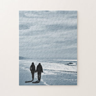 Lesbian Couple Walks Side by Side am Sandstrand Puzzle