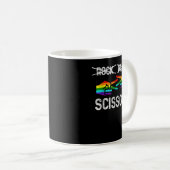 Lesbian Pride Rock Paper Scissors Funny LGBTQ Rain Kaffeetasse (VorderseiteRechts)