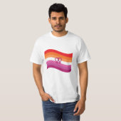 Lesbian Sunset Liebe Pride Wavy Flag T-Shirt (Vorne ganz)