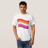 Lesbian Sunset Pride Wavy Flag T-Shirt (Vorne ganz)
