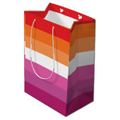 Lesbische Flagge Mittlere Geschenktüte (Rückseite Schrägansicht)