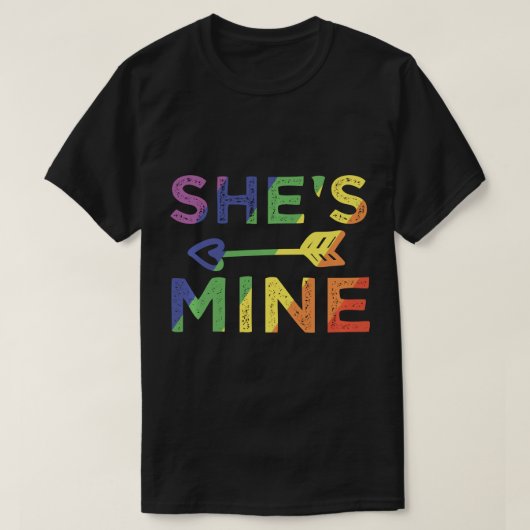Lesbische Paargeschenke Sie ist mein treuer LGBT-P T-Shirt (Design vorne)