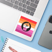 Lesbische Protestflagge Aufkleber (Laptop mit iPhone)