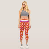 Lesbische Stolperflagge / orange Blume Muster Capri Leggings (Vorderseite)