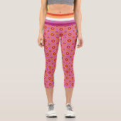 Lesbische Stolperflagge / rosa Blume Muster Capri Leggings (Vorderseite)