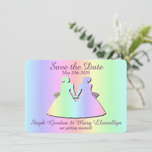 Lesbischer Hochzeitstil Speichern Sie die Datumska Einladung (Stehend Vorderseite)