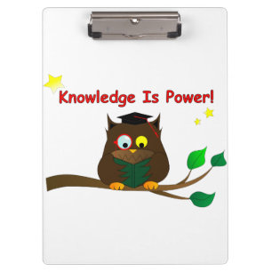 Lesen eines klugen Owl Klemmbrett