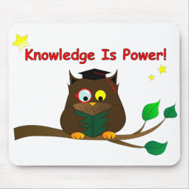 Lesen eines klugen Owl Mousepad
