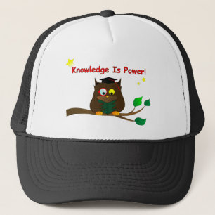 Lesen eines klugen Owl Truckerkappe