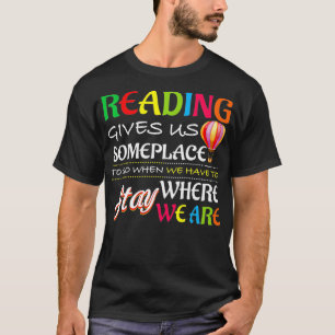 Lesen gibt uns einen Platz, wo wir hingehen können T-Shirt