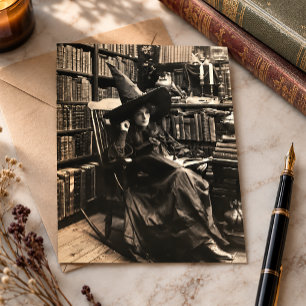 Lesen Hexe im Vintage-Look Postkarte