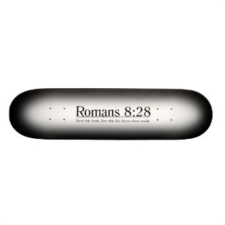 Lesen Sie das Bibel-Römer-8:28 Skateboard